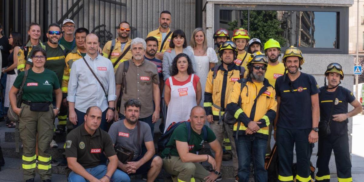 Delegacin de CCOO junto a miembros del Grupo Parlamentario Plurinacional SUMAR.